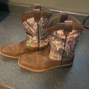 Youth Boy size 5 Boots